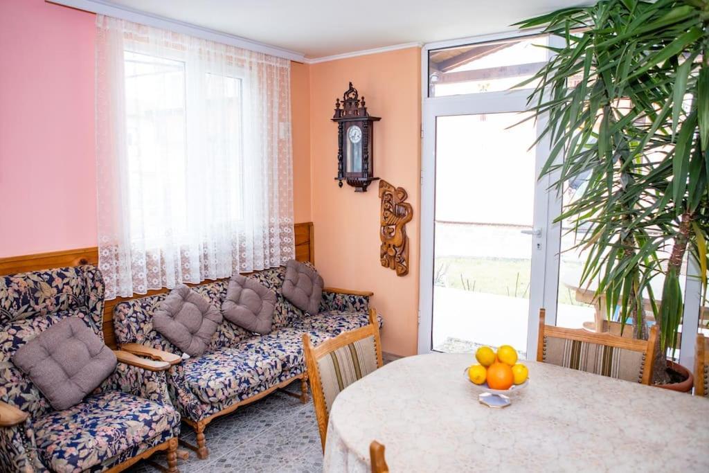 Lucky 2 Hotel Pavel Banya Eksteriør billede
