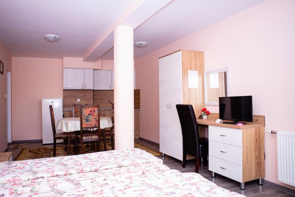 Lucky 2 Hotel Pavel Banya Eksteriør billede